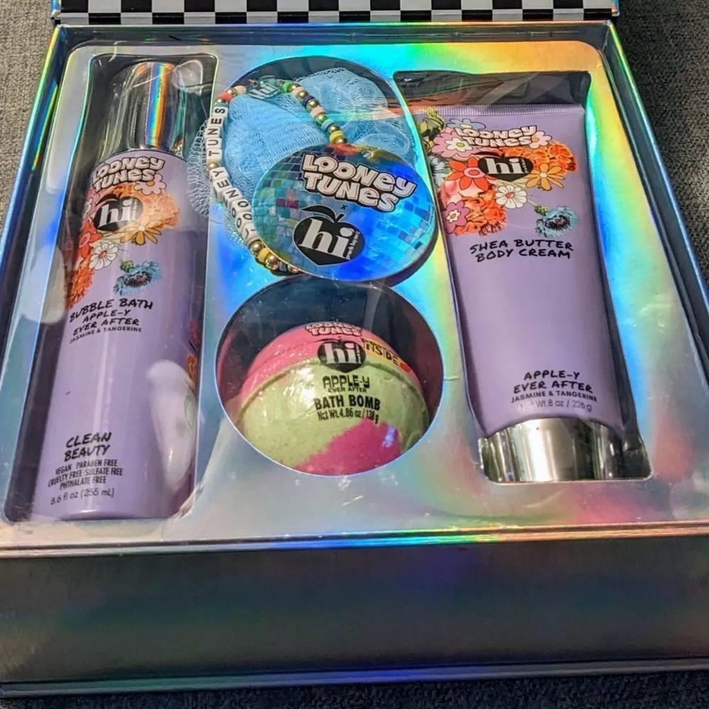 Looney Tunes Bath Set NEW in Box Spa Set Gift Box Set